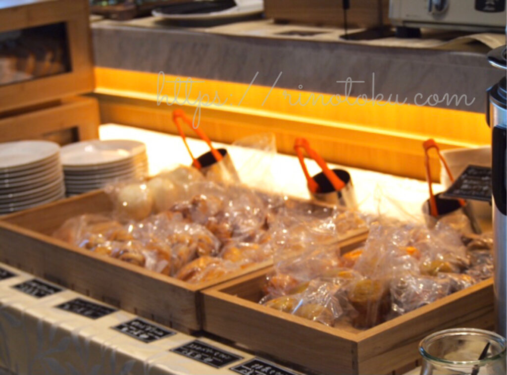 ニッコースタイル名古屋の朝食のパン