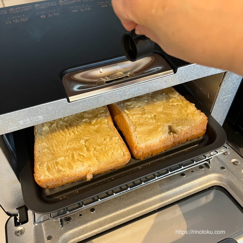 バルミューダトースターメロンパン風トーストを焼く